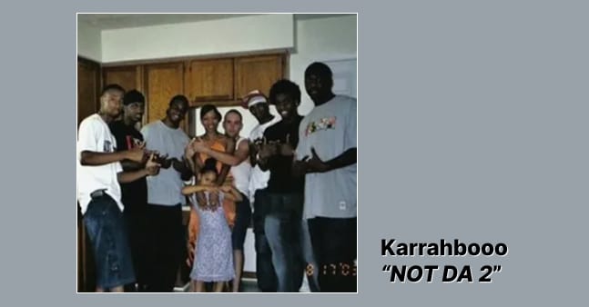 Karrahbooo, nonchalance en bandoulière